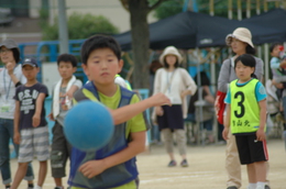 お父さんに教えてもらいながら、仲良く撮影されていました。(豆記者・中川さん(6年生)撮影) お父さんに教えてもらいながら、仲良く撮影されていました。