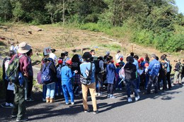 勝賀山登山コースの参加者です(ホームページ委員会取材班撮影) 勝賀山登山コースの参加者です