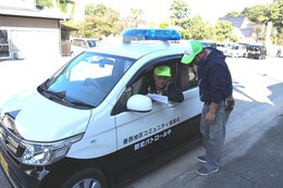 パトロールの打合せ中です(ホームページ委員会取材班撮影) パトロールの打合せ中です