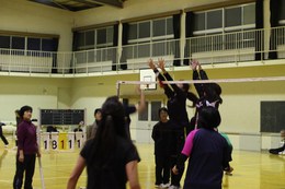 ブロックが決まった瞬間です(ホームページ委員会取材班撮影) ブロックが決まった瞬間です