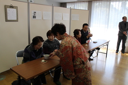 お茶席の様子(ホームページ委員会取材班撮影) お茶席の様子
