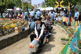 JR四国のミニ列車は大人気(ホームページ委員会取材班撮影) JR四国のミニ列車は大人気