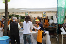 高松市交母連絡協議会のバザー(ホームページ委員会取材班撮影) 高松市交母連絡協議会のバザー