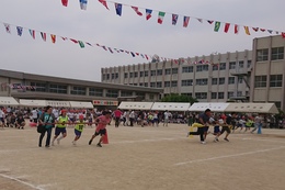 5年生と保護者「香西タイフーン」(ホームページ委員会取材班撮影) 5年生と保護者「香西タイフーン」