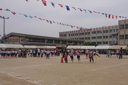 5年生と保護者「香西タイフーン」(ホームページ委員会取材班撮影) 5年生と保護者「香西タイフーン」