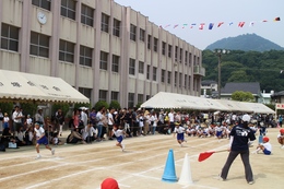 3・1・2年生徒競走(ホームページ委員会取材班撮影) 3・1・2年生徒競走
