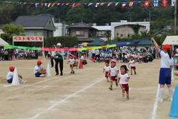 香西保育所・香西幼稚園・初音保育所かけっこ(ホームページ委員会取材班撮影) 香西保育所・香西幼稚園・初音保育所かけっこ