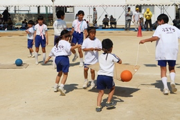 グループ障害競走「小学校」(ホームページ委員会取材班撮影) グループ障害競走「小学校」