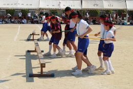 グループ障害競走「小学校」(ホームページ委員会取材班撮影) グループ障害競走「小学校」
