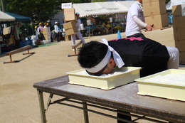 障害物リレー「一般混合」(ホームページ委員会取材班撮影) 障害物リレー「一般混合」
