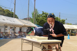 障害物リレー「一般混合」(ホームページ委員会取材班撮影) 障害物リレー「一般混合」