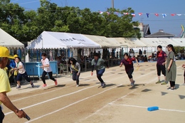 自治区対抗リレー「一般女子」(ホームページ委員会取材班撮影) 自治区対抗リレー「一般女子」