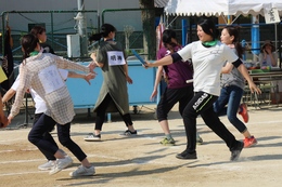自治区対抗リレー「一般女子」(ホームページ委員会取材班撮影) 自治区対抗リレー「一般女子」