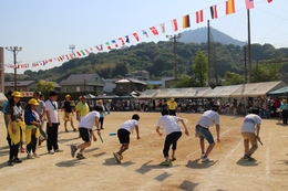 自治区対抗リレー「一般男子」(ホームページ委員会取材班撮影) 自治区対抗リレー「一般男子」