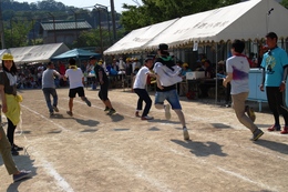 自治区対抗リレー「一般男子」(ホームページ委員会取材班撮影) 自治区対抗リレー「一般男子」