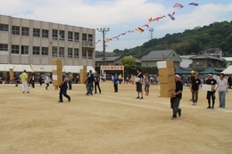 宅配便リレー「40歳以上混合」(ホームページ委員会取材班撮影) 宅配便リレー「40歳以上混合」