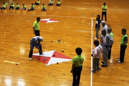 決勝トーナメントのプレーです(ホームページ委員会取材班撮影) 決勝トーナメントのプレーです