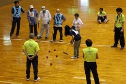決勝トーナメントのプレーです(ホームページ委員会取材班撮影) 決勝トーナメントのプレーです