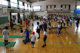 PTAチャリティバザー(ホームページ委員会撮影) PTAチャリティバザー