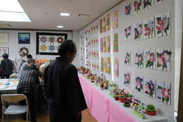 講座・同好会の作品展(ホームページ委員会撮影) 講座・同好会の作品展
