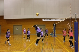 さわやかママさんバレーボール香西チームです(ホームページ委員会撮影) さわやかママさんバレーボール香西チームです
