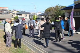 各ポイントで声かけ訓練(会下地区)(ホームページ委員会撮影) 各ポイントで声かけ訓練(会下地区)