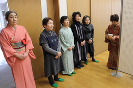 茶道のスタッフさん達(ホームページ委員会撮影) 茶道のスタッフさん達