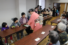 茶道を体験しよう(ホームページ委員会撮影) 茶道を体験しよう
