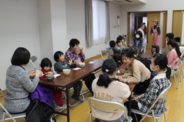 茶道を体験しよう(ホームページ委員会撮影) 茶道を体験しよう