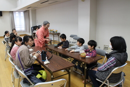 茶道を体験しよう(ホームページ委員会撮影) 茶道を体験しよう