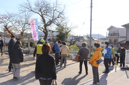 稲倉会館を出発(ホームページ委員会撮影) 稲倉会館を出発