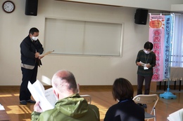 110番通報の模擬訓練状況(ホームページ委員会撮影) 110番通報の模擬訓練状況