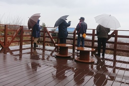 生憎の雨天で眺望は良くありませんでした(衛生組合協議会撮影) 生憎の雨天で眺望は良くありませんでした
