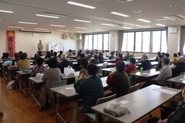 講演が始まりました(ホームページ委員会撮影) 講演が始まりました
