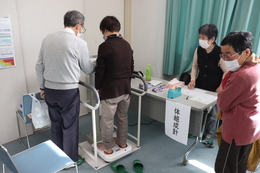 健康チェック 体組成計(ホームページ委員会撮影) 健康チェック 体組成計