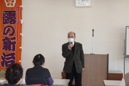 香西長寿声かけ隊佐藤会長の挨拶(ホームページ委員会撮影) 香西長寿声かけ隊佐藤会長の挨拶