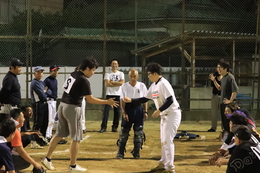 時間切れ引き分けでジャンケン勝負(ホームページ委員会撮影) 時間切れ引き分けでジャンケン勝負