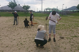 立入禁止区域のロープ張り(ホームページ委員会撮影) 立入禁止区域のロープ張り