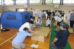 部材は2種類だけなので覚えやすいです(ホームページ委員会撮影) 部材は2種類だけなので覚えやすいです