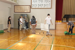 会場設営状況(ホームページ委員会撮影) 会場設営状況