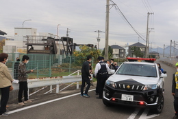 パトカーが到着しました(ホームページ委員会撮影) パトカーが到着しました