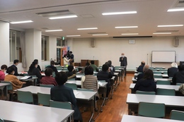ふれあい福祉センター勝賀に集合(ホームページ委員会撮影) ふれあい福祉センター勝賀に集合