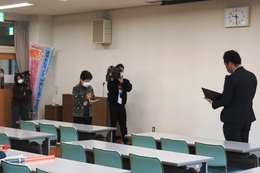 警察に行方不明者の通報訓練から(ホームページ委員会撮影) 警察に行方不明者の通報訓練から