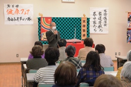 香西長寿声かけ隊会長佐藤様の挨拶(ホームページ委員会撮影) 香西長寿声かけ隊会長佐藤様の挨拶