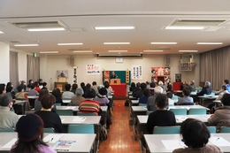 落語講演会の様子(ホームページ委員会撮影) 落語講演会の様子