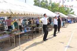全員でラジオ体操(ホームページ委員会撮影) 全員でラジオ体操