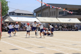 男女別クラス対抗リレー(ホームページ委員会撮影) 男女別クラス対抗リレー