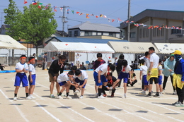 二人三脚リレー(ホームページ委員会撮影) 二人三脚リレー
