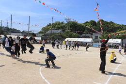 大縄跳び(ホームページ委員会撮影) 大縄跳び