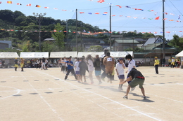 大縄跳び(ホームページ委員会撮影) 大縄跳び